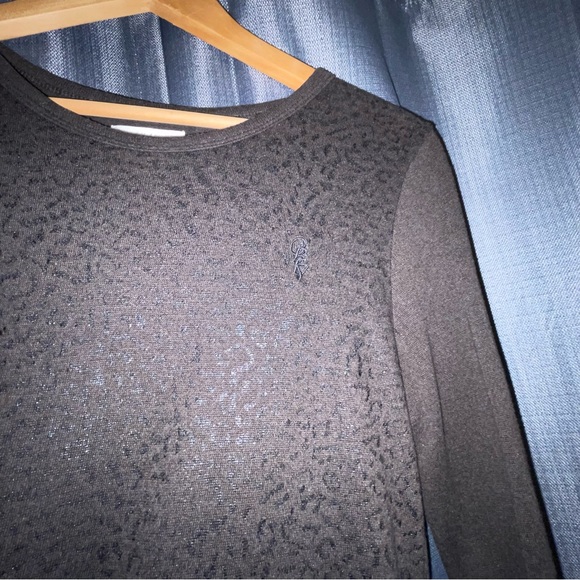 Small oversized so can fit mediums Obey propaganda long sleeve black cheetah pri - Picture 2 of 8